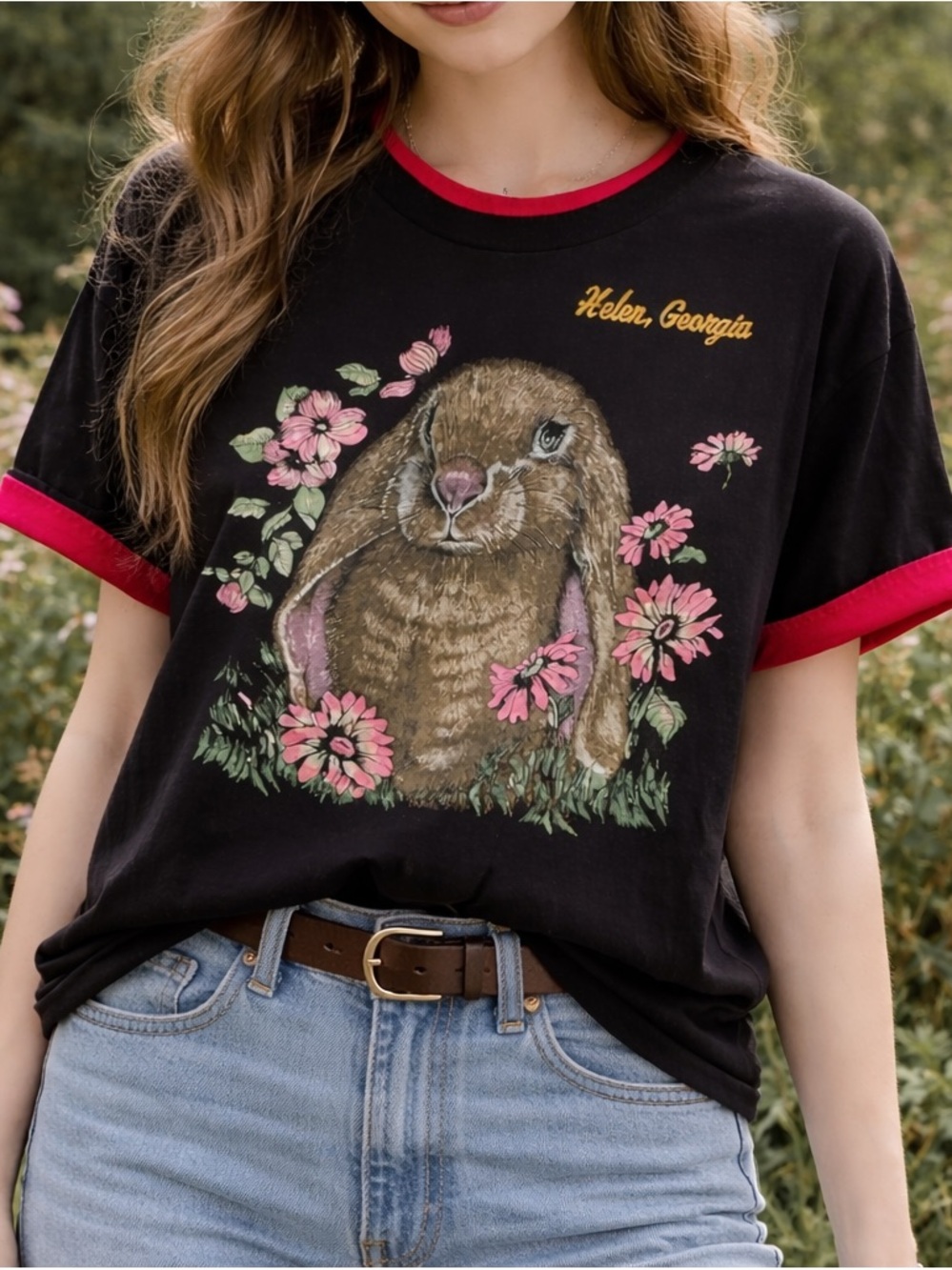Vintage Bunny and Floral Printed Helen Georgia Novelty T-Shirt Sz. Lg